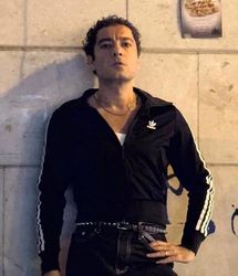 نوید محمدزاده با سیگار و استایل جنجالی!/ عکس