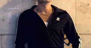 نوید محمدزاده با سیگار و استایل جنجالی!/ عکس