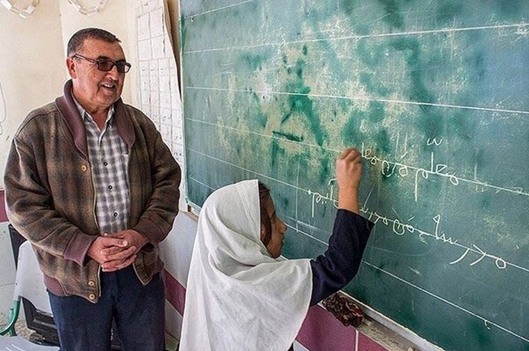 هدیه نقدی روز معلم ۱۴۰۴ برای معلمان و فرهنگیان واریز شد+ مبلغ