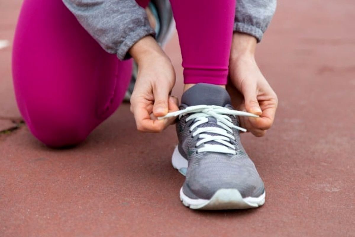 به این دلایل هرگز کتانی را بدون جوراب نپوشید 