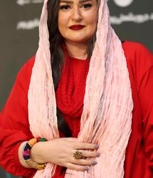  نعیمه نظام‌دوست با لباس مجلسی و آرایش غلیظ/ عکس