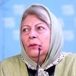 تیپ رنگارنگِ ثریا قاسمی در ۸۲ سالگی در کنار پسرش