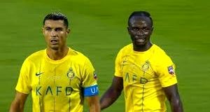 اخراج ناجوانمردانه سادیو مانه از زمین به دلیل خطا بر روی دروازه‌بان الاتحاد (النصر 1-1 الاتحاد)
