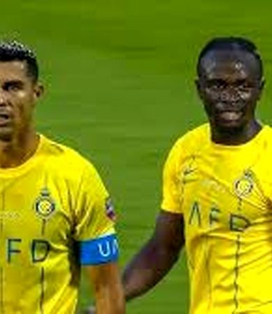 اخراج ناجوانمردانه سادیو مانه از زمین به دلیل خطا بر روی دروازه‌بان الاتحاد (النصر 1-1 الاتحاد)
