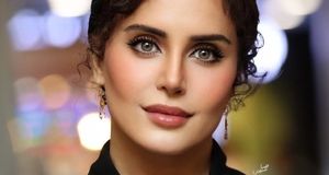 الناز شاکردوست با استایل پرسروصدا در اکران «گوزن‌های اتوبان»/ عکس