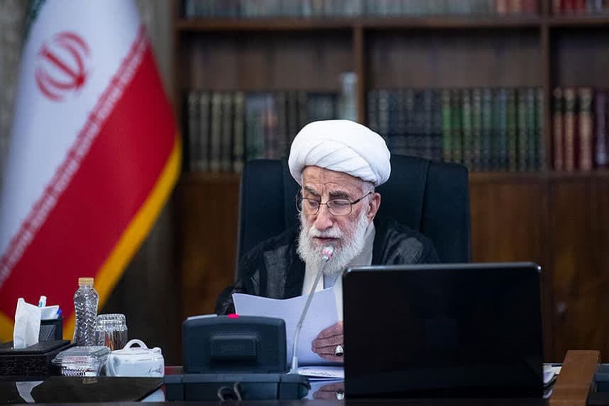 عکسی عجیب و متفاوت از آیت‌الله جنتی در بیت رهبری