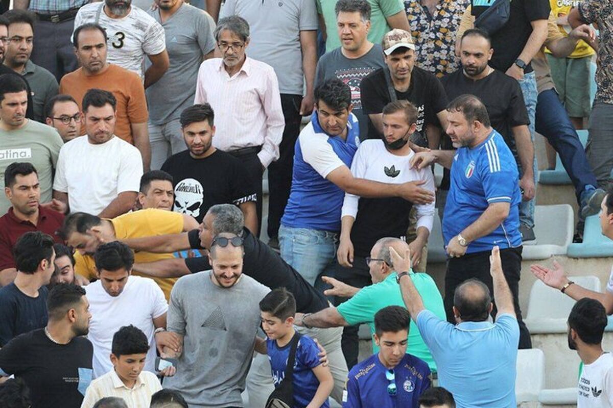 لحظه حمله اراذل و اوباش به تمرین استقلال + عکس
