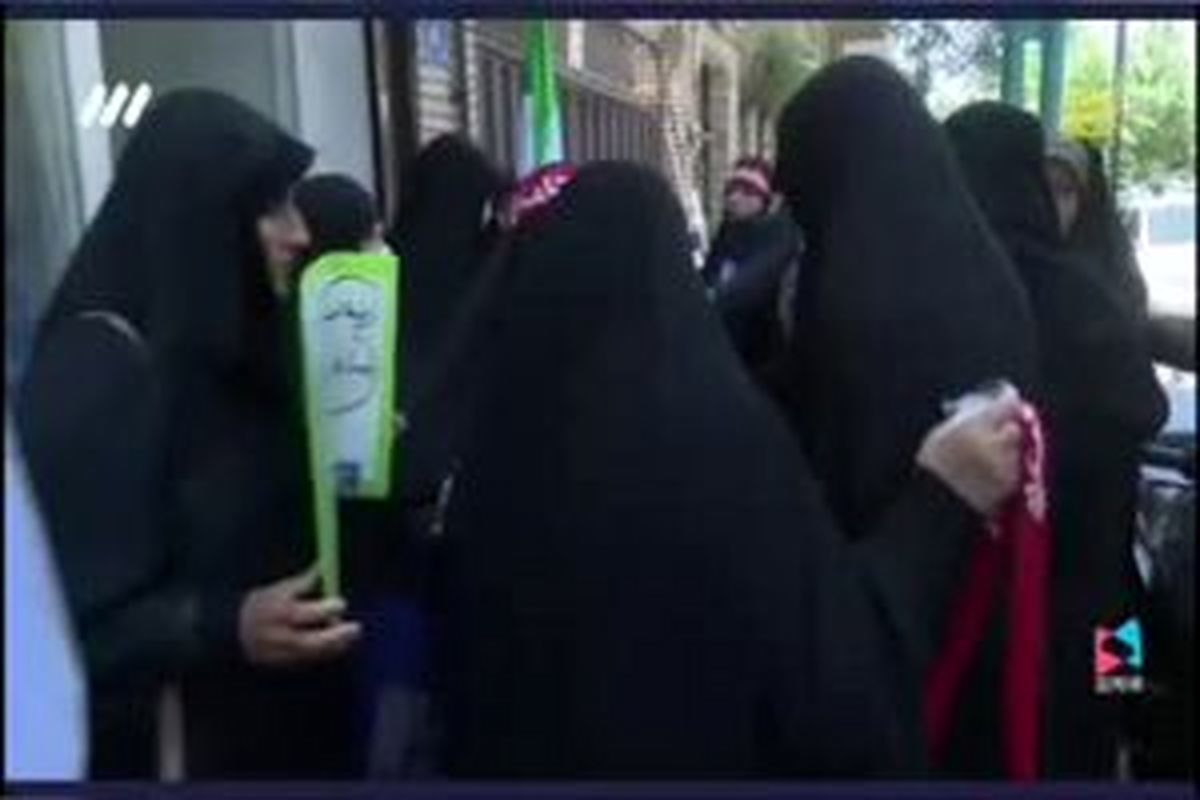 «کفن‌پوشان» راهی خیابان پاستور شدند + عکس و فیلم