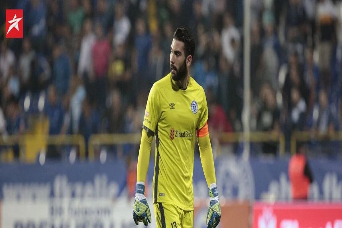 بالاخره بازیکن جنجالی استقلال جدا شد 
