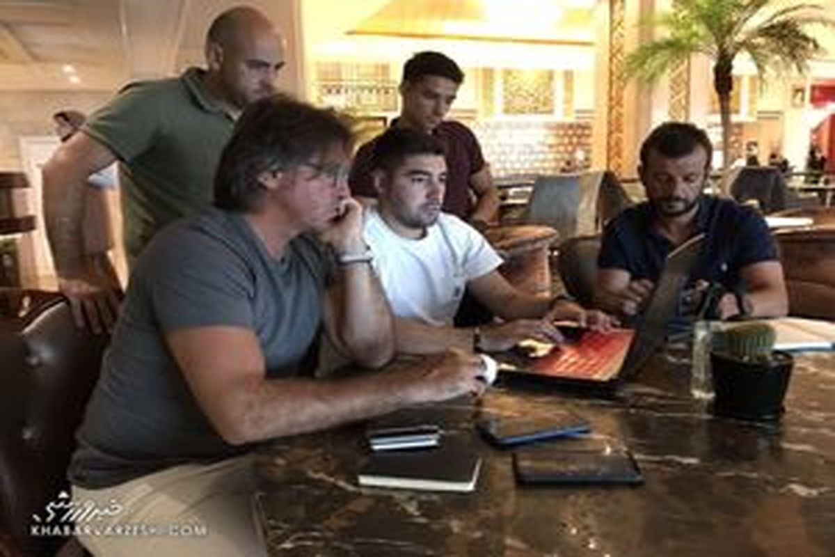 مرد پرتغالی با همسری ایرانی در استقلال