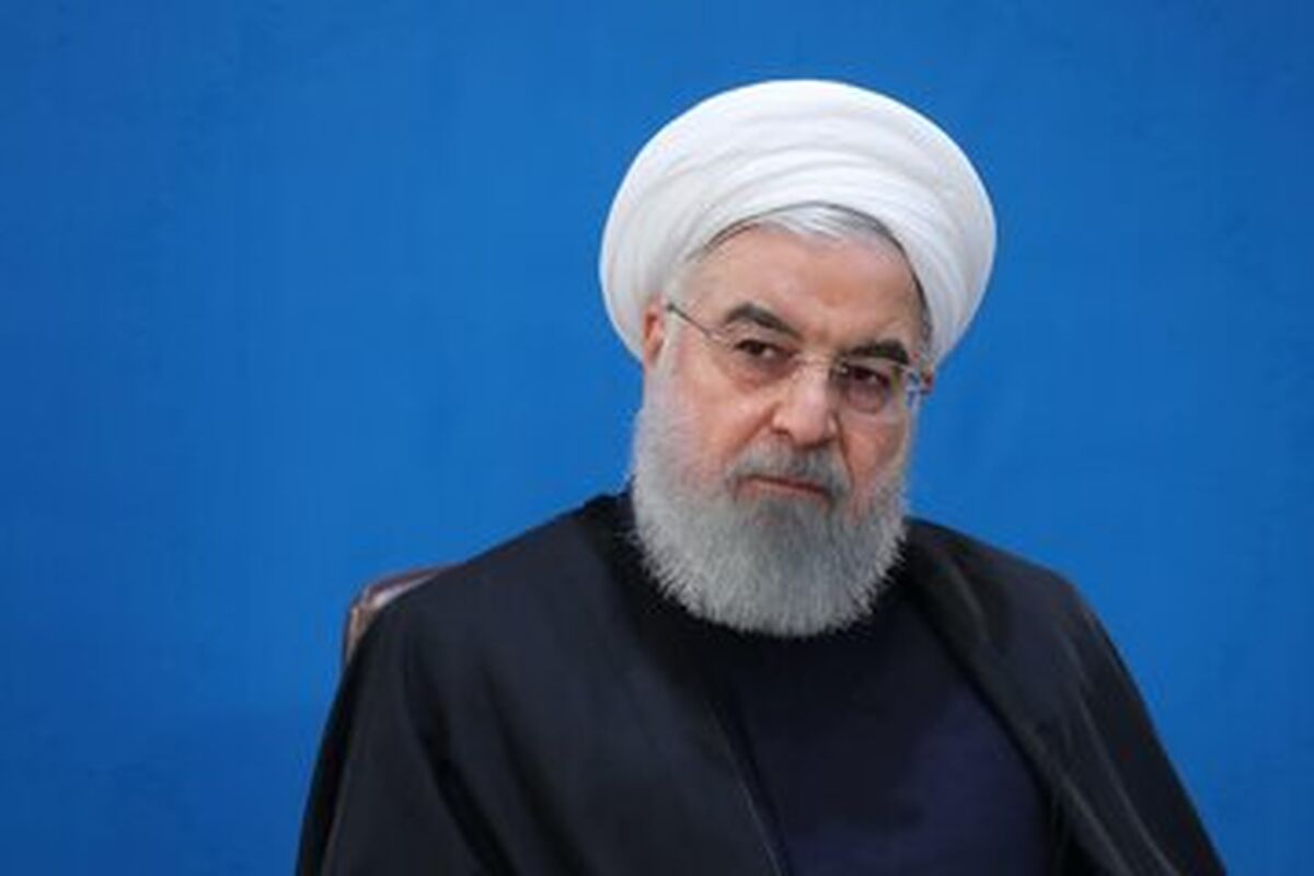 تصویری کمتر دیده شده از هم‌نشینی حسن روحانی و علی لاریجانی در مراسم بزرگداشت شهید رئیسی 

