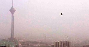 آلودگی هوا به اوج رسید/ مدارس فردا چهارشنبه ۷ آبان ۱۴۰۴ تعطیل است؟