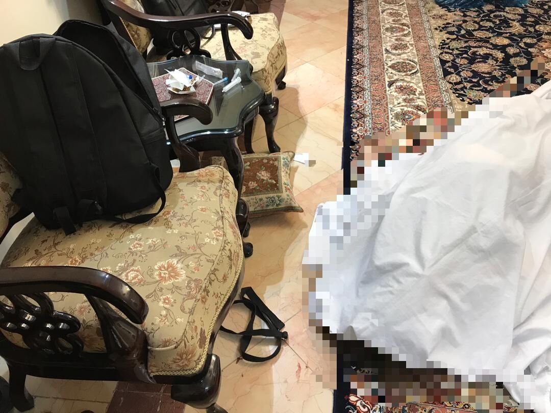 به خانه که رسیدم فریدون و مادرم را در وضعیت زننده ای دیدم/او با مادرم رابطه داشت