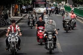 ممنوعیت ورود به بزرگراه‌ها و تونل‌های شهری برای نوجوانان ۱۶ ساله 