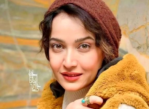 چهره «الهام نامی» در ایام کودکی و در اواخر دهه ۶۰