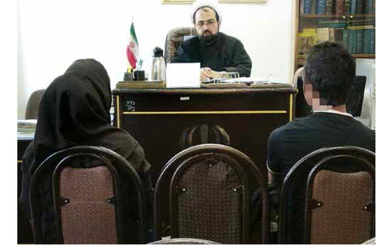 از خیانت های مکرر همسرم بلاگرم در فضای مجازی خسته شدم /تقاضای طلاق دارم