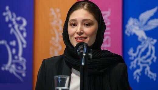 فرشته حسینی در نمایی جنگی از فیلم «دسته دختران»