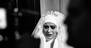 داماد نامرد به مراسم نیامد عروس زیبا چشمش به در ماند!