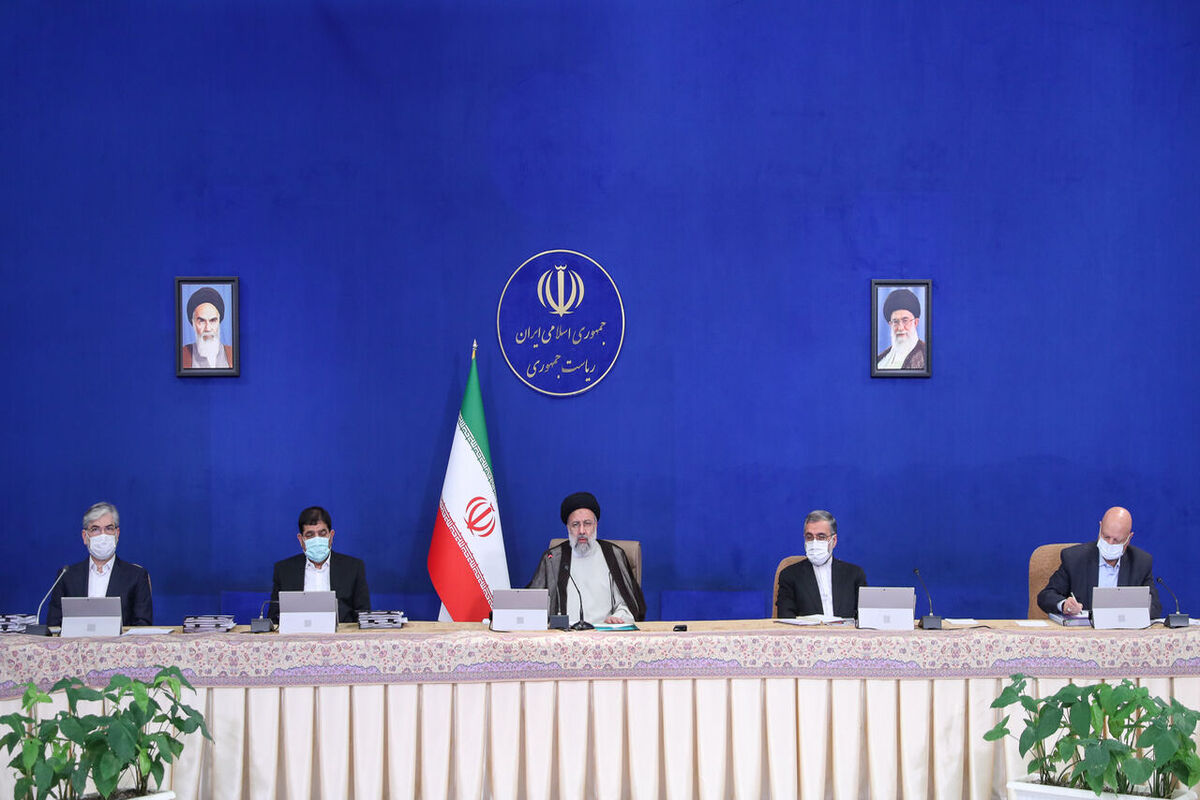نماینده  مجلس: کل تیم اقتصادی دولت باید تغییر کند/ برای رئیس بانک مرکزی متاسفم