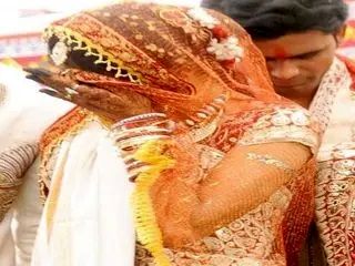 کارکردن داماد، وسط جشن عروسی!