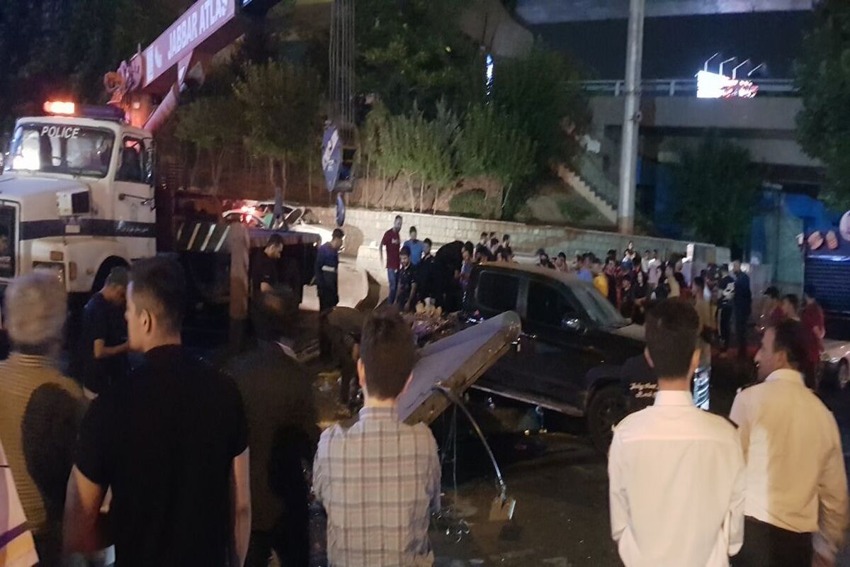 خیابان شریعتی قفل شد/ کامیون حامل میلگرد فاجعه آفرید + عکس