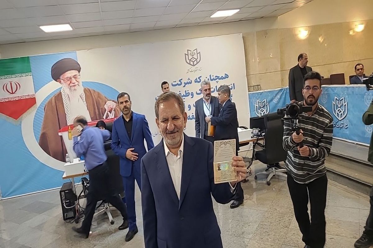 اسحاقِ دولت حسن روحانی‌ هم کاندید انتخابات ریاست جمهوری شد/عکس