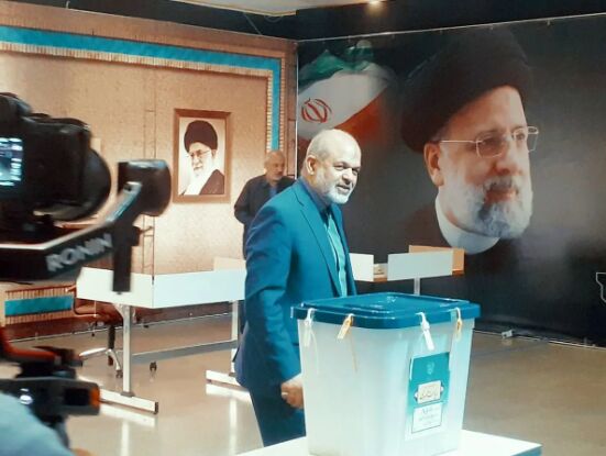 وزیر کشور دقایقی پیش رای داد
