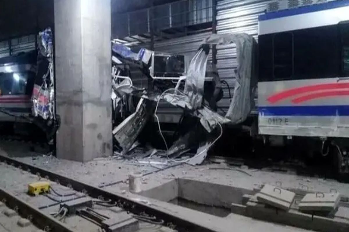 وقوع حادثه در خط 2 مترو +عکس و جزئیات