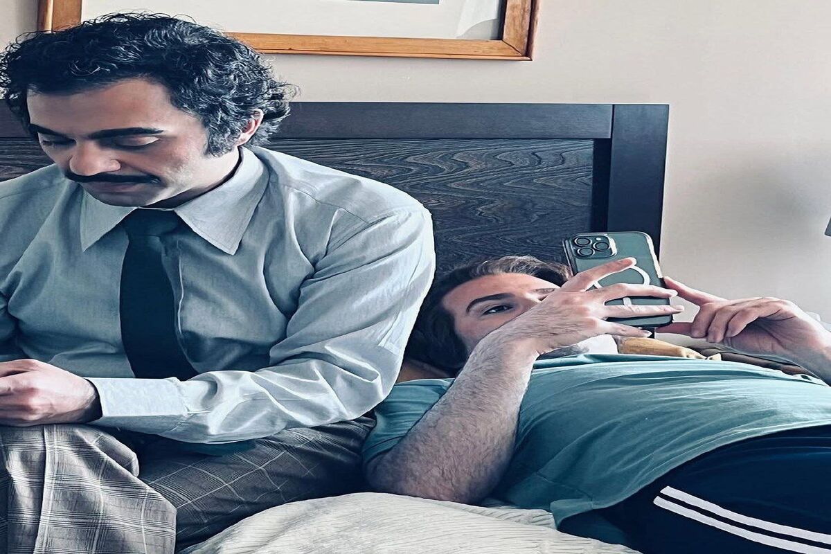 صابر ابر با گوشواره و تیپ عجیب در کنار پانته‌آ پناهی‌ها/ عکس