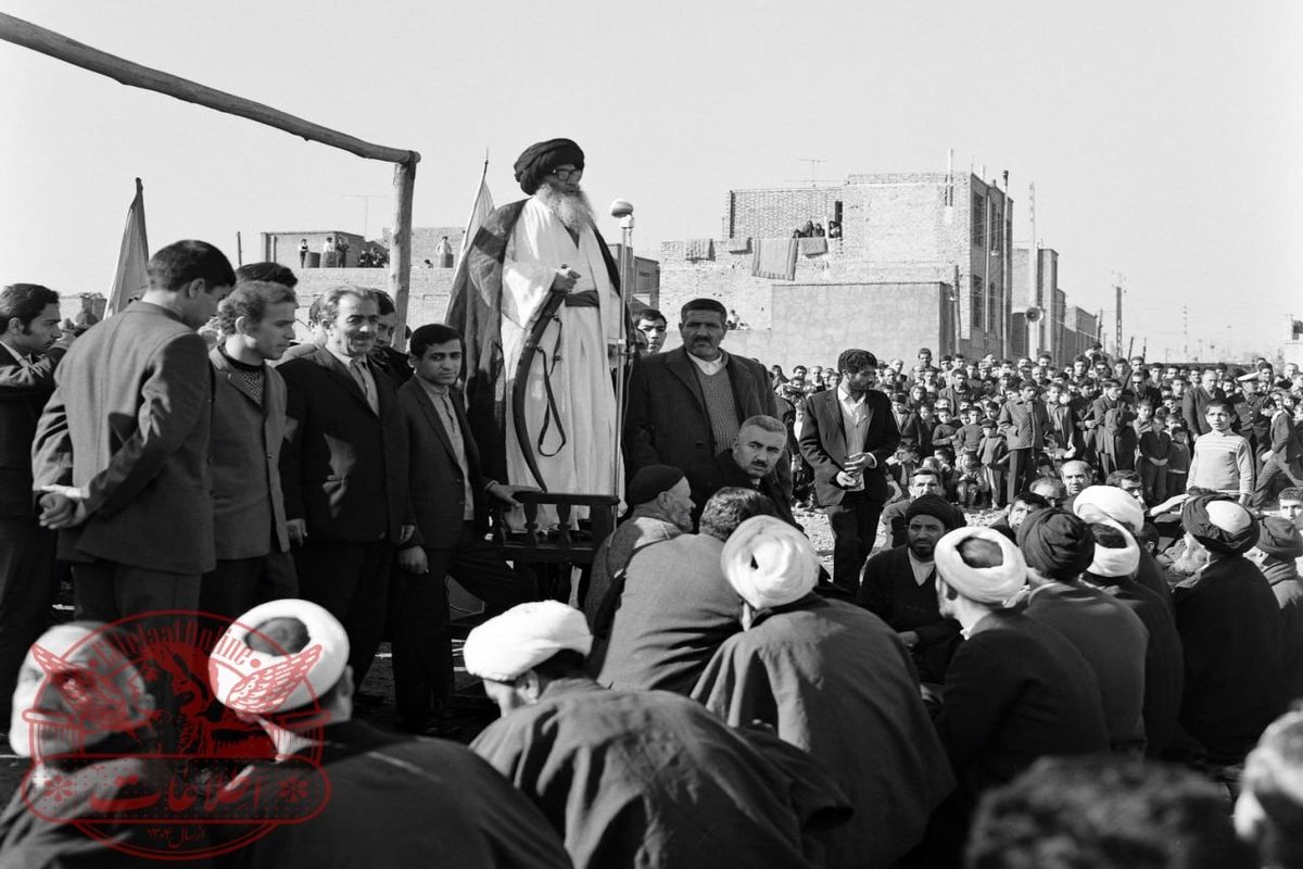 خطیب نماز عید فطر احمدیه تهران با شمشیر! + عکس