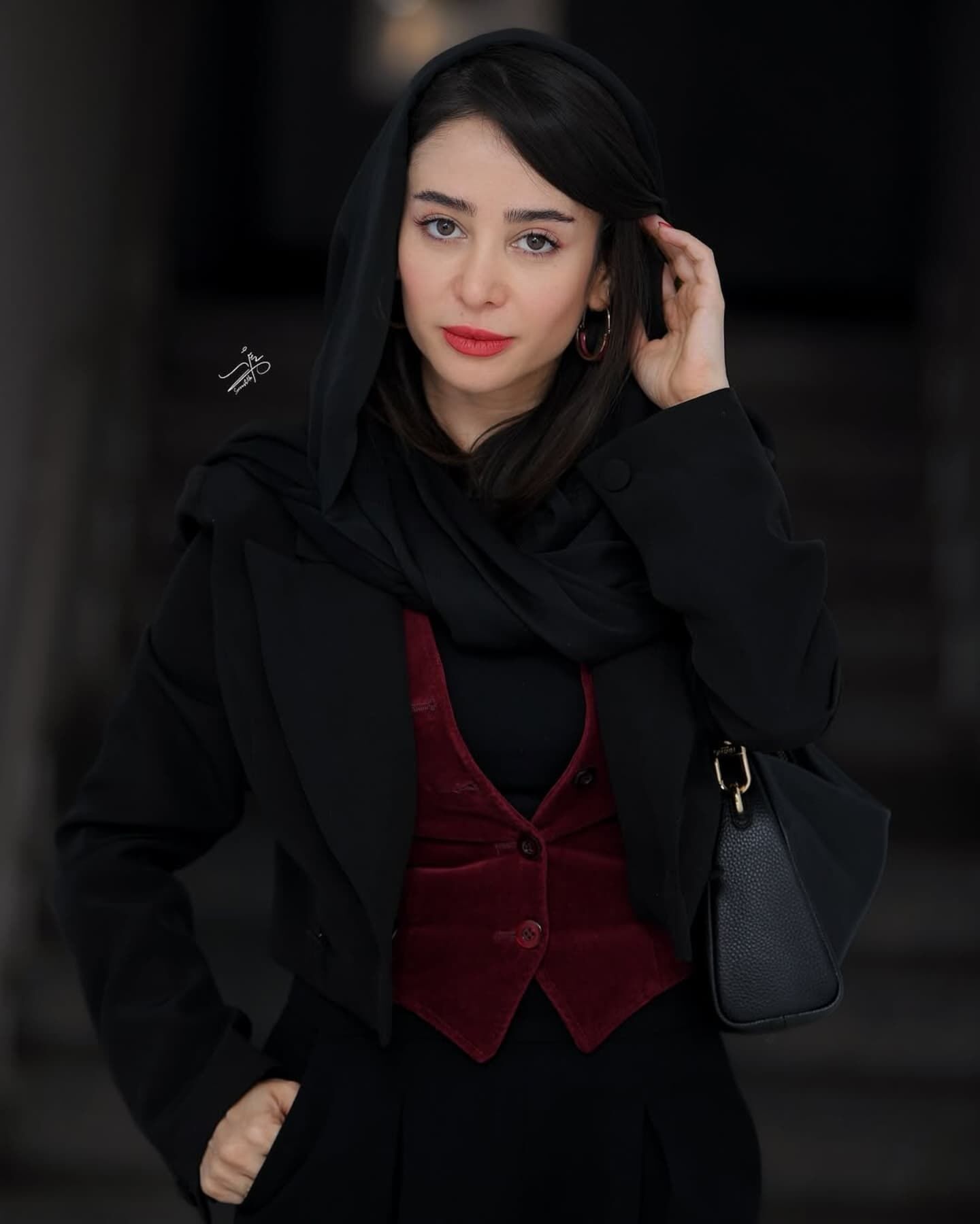 استایل متفاوت الناز حبیبی در پشت‌صحنه «ملاحظات امنیتی»