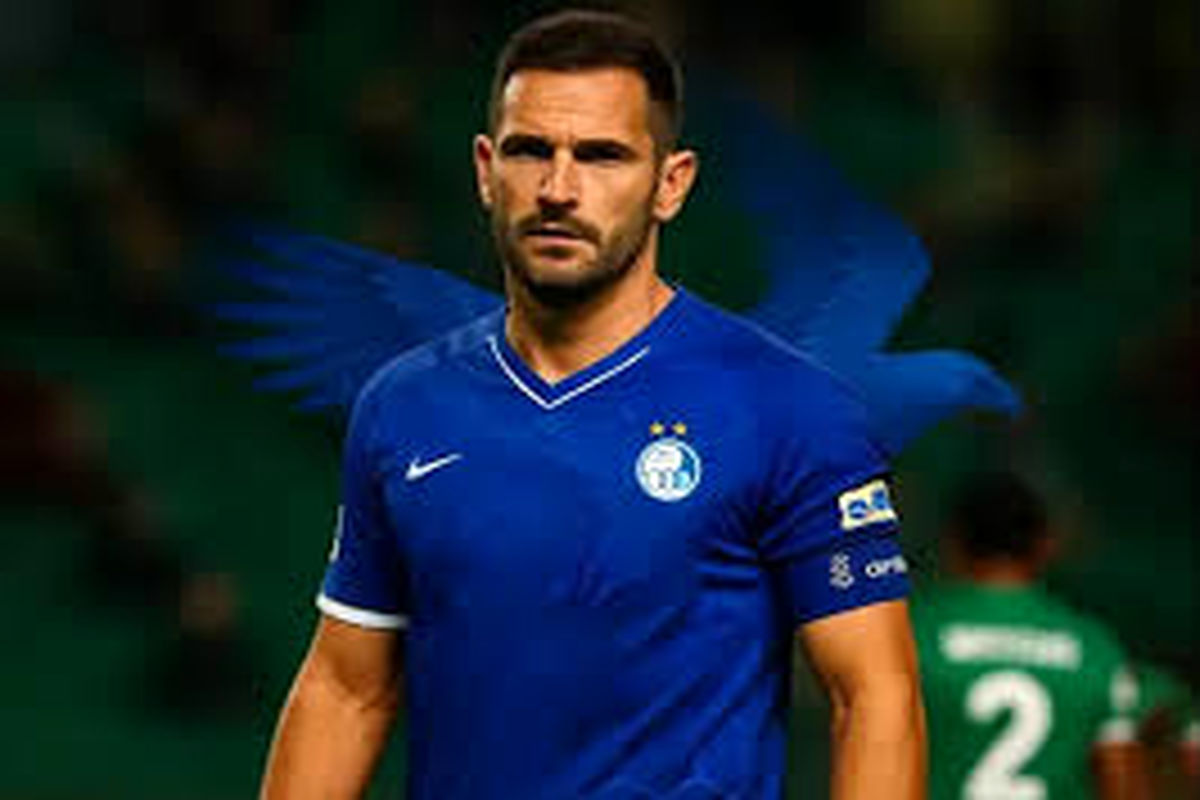 گلر استقلال واقعا دروازه‌بان است؟