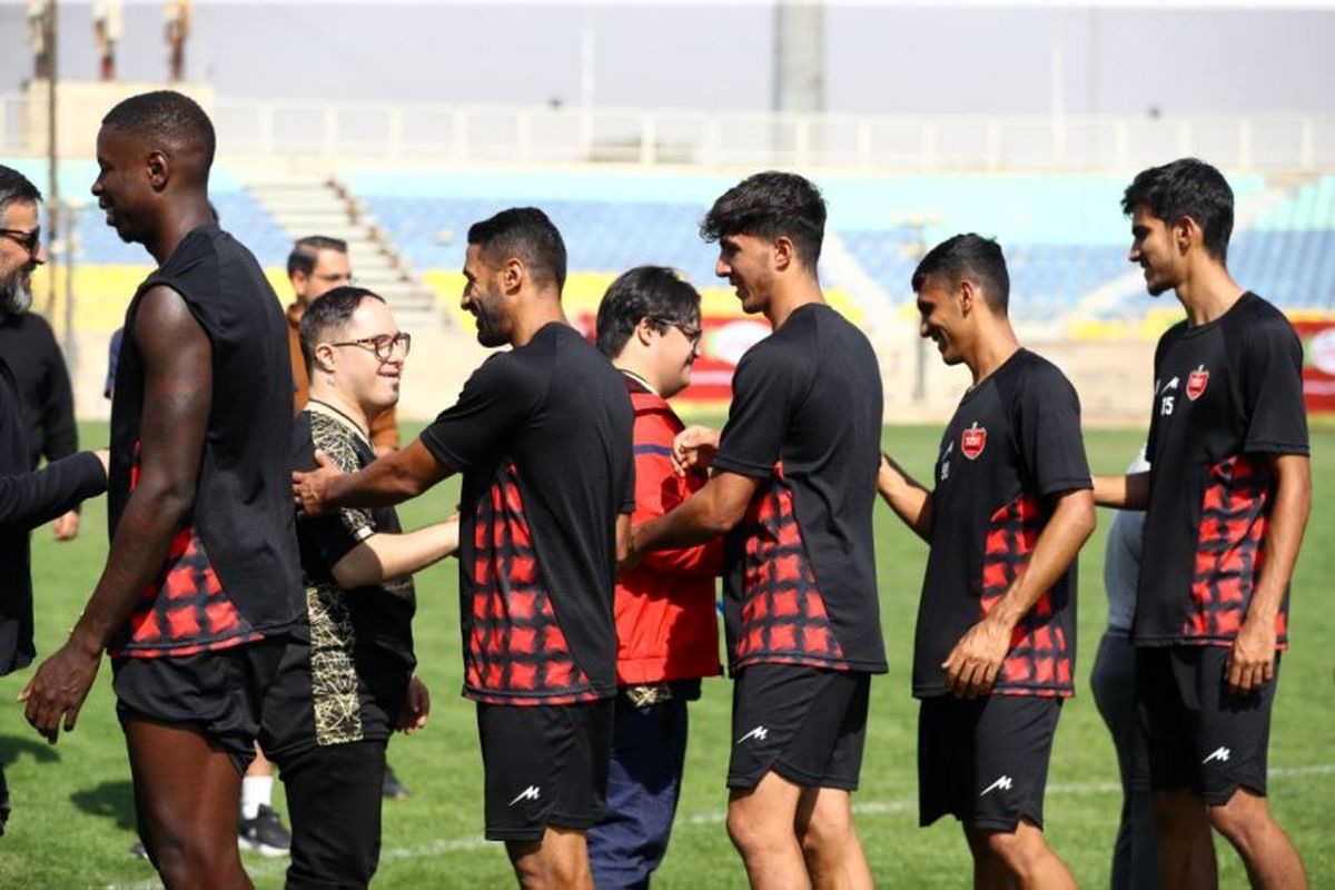  استقبال سرخ ها از هواداران؛ تمرین متفاوت پرسپولیسی ها با حضور میهمانان ویژه