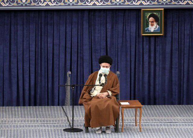 مسئولان وزارت خارجه و سفیران با رهبر انقلاب دیدار کردند

