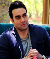 بازیگر خوش استایل ایرانی تماشاگر نبرد رئال مادرید و بارسلونا/ عکس