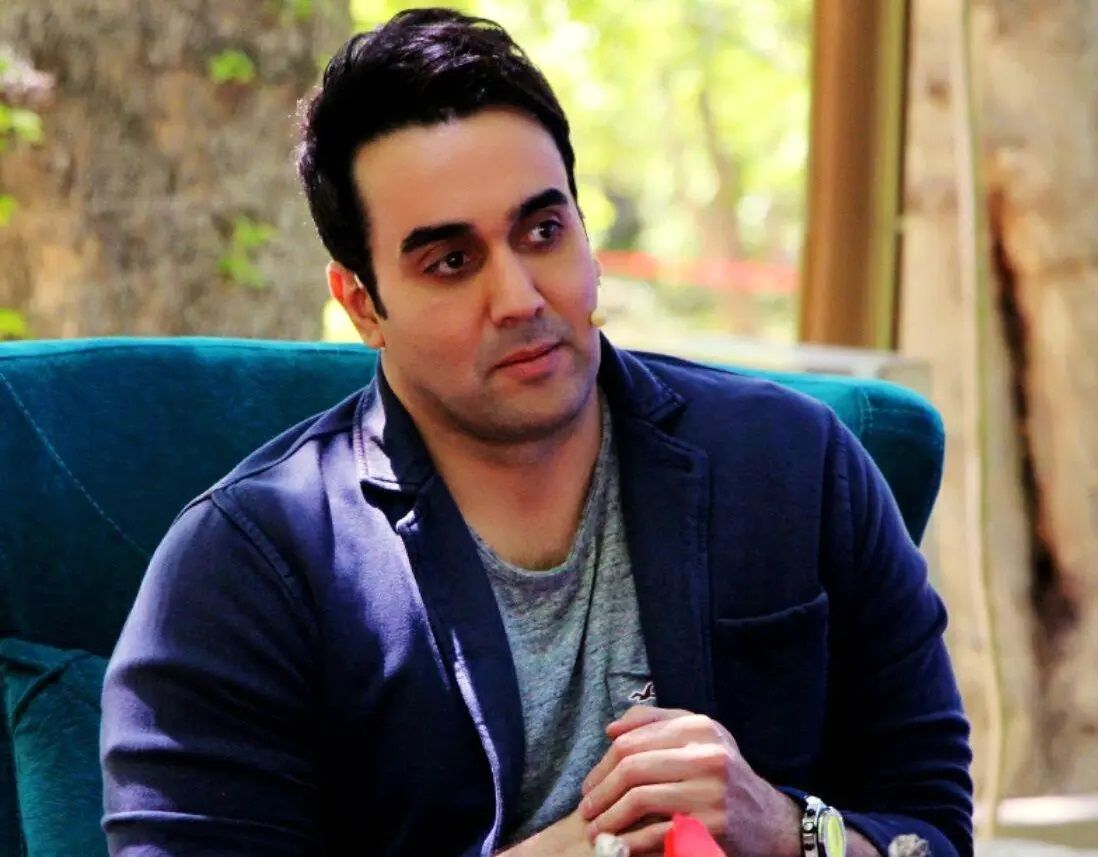 بازیگر خوش استایل ایرانی تماشاگر نبرد رئال مادرید و بارسلونا/ عکس