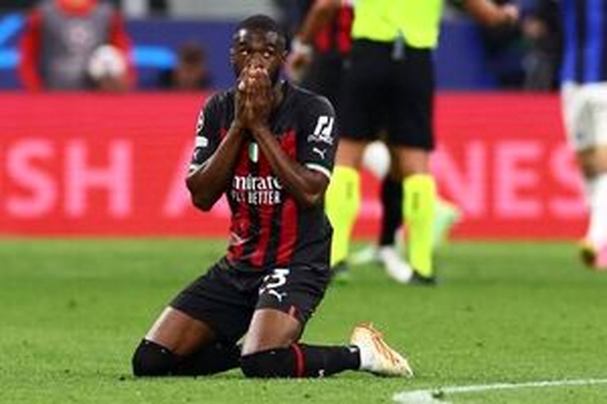 تسلی دادن میلانی‌ها از هواداران/مربی پای صحبت‌ طرفداران افراطی نشست+عکس