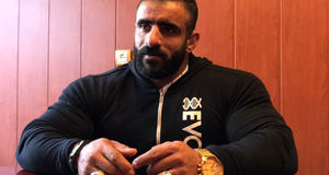 سلام نظامی هادی چوپان به پرچم ایران