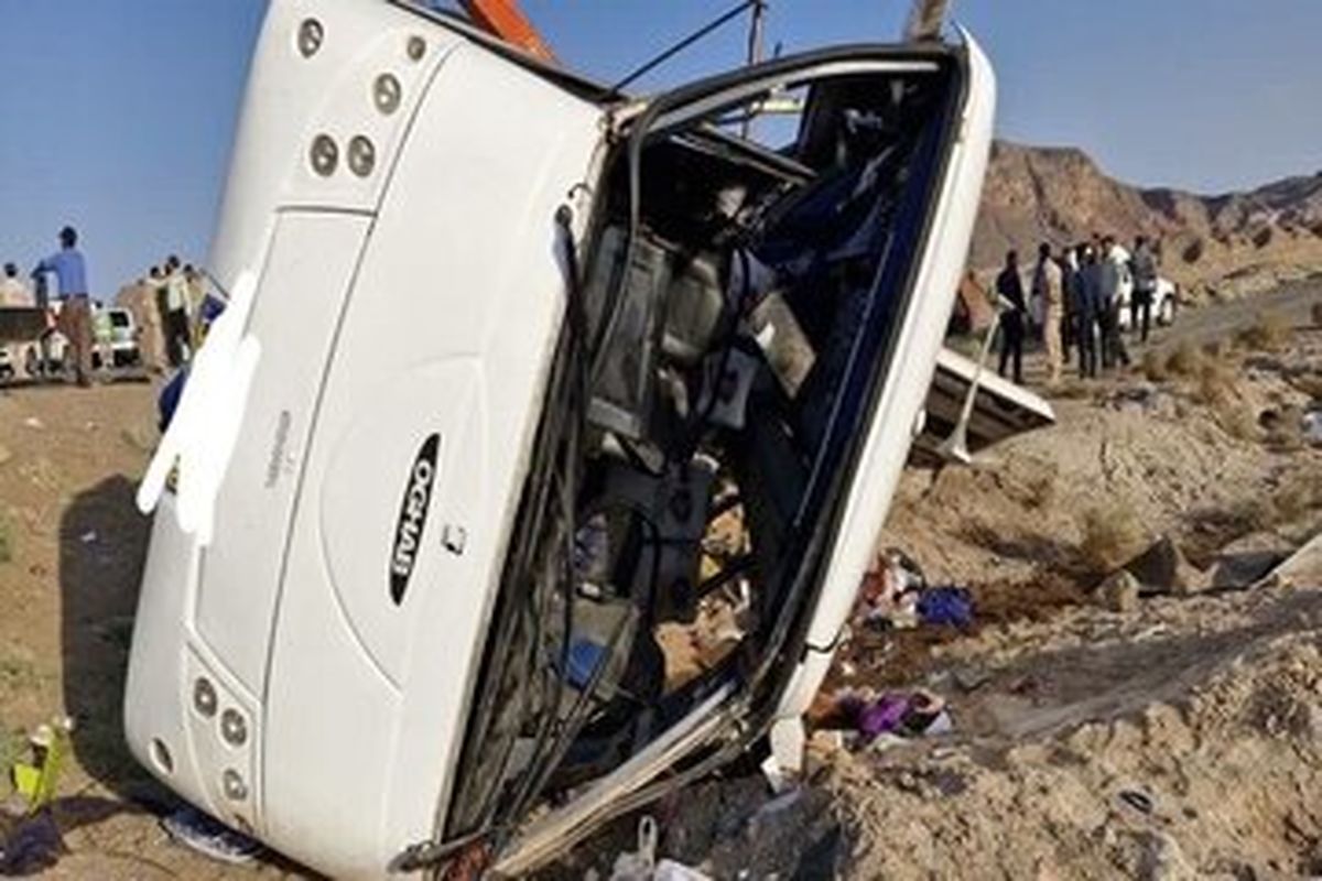واژگونی مرگبار اتوبوس در کرمان؛ آمار جانباختگان بیشتر شد