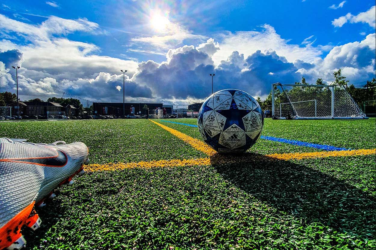 تیراندازی در وسط بازی فوتبال+ فیلم