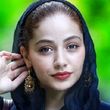  ژست هنری بازیگر خاتون با مدل روسری خاص و بامزه
