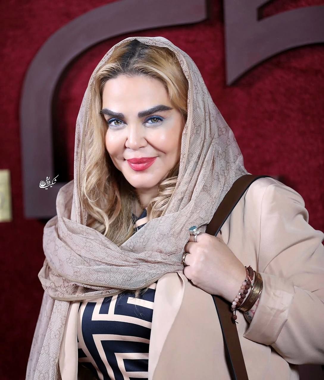 استایل عجیب بهاره رهنما در مراسم ختم هادی مرزبان/ ببینید