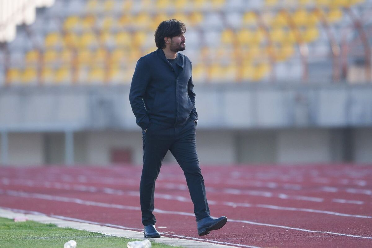 عصبانیت سرمربی لیگ برتری؛ از جیب شهر ما ۱۰۰ میلیارد برای خرید پرسپولیس دادند
