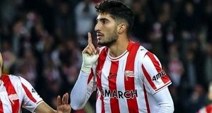 یک مهاجم دو رگه داوطلب شاگردی امیر قلعه‌نویی شد