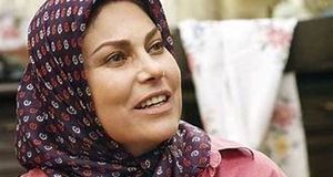 «مهرانه مهین ترابی» در کنار «ایرج قادری» در پشت‌صحنه یک فیلم/ ببینید