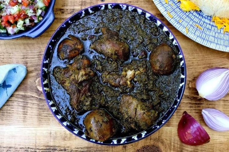 طرز تهیه شوید قورمه گیلانی، غذایی اصیل با طعمی فراموش‌نشدنی!