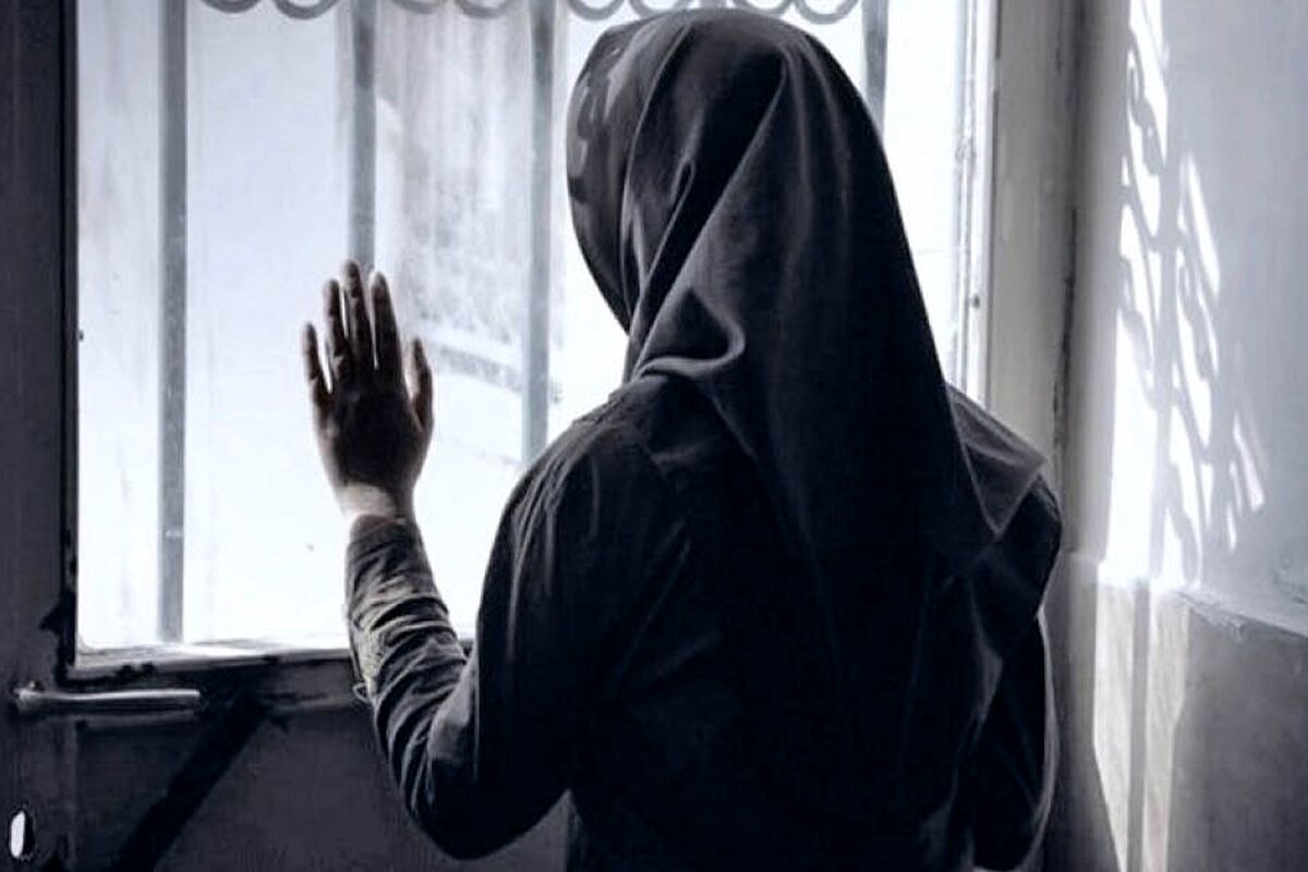 شوهرم به دخترم پیامک خارج از عرف می فرستاد/ تا اینکه شهرام در مقابلم ایستاد و گفت نیلوفر را می خواهم ...