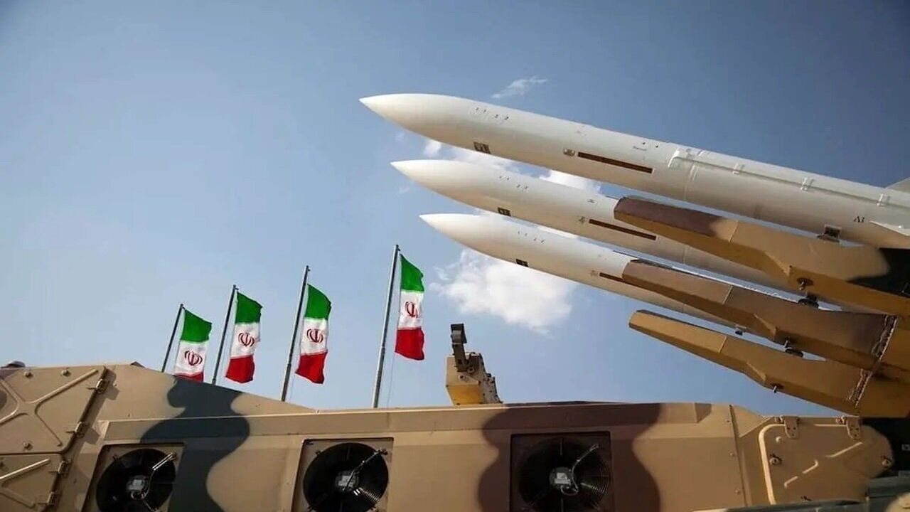 فرمانده کل ارتش: انفجار در اصفهان حمله هوایی به چند شیء پرنده بود