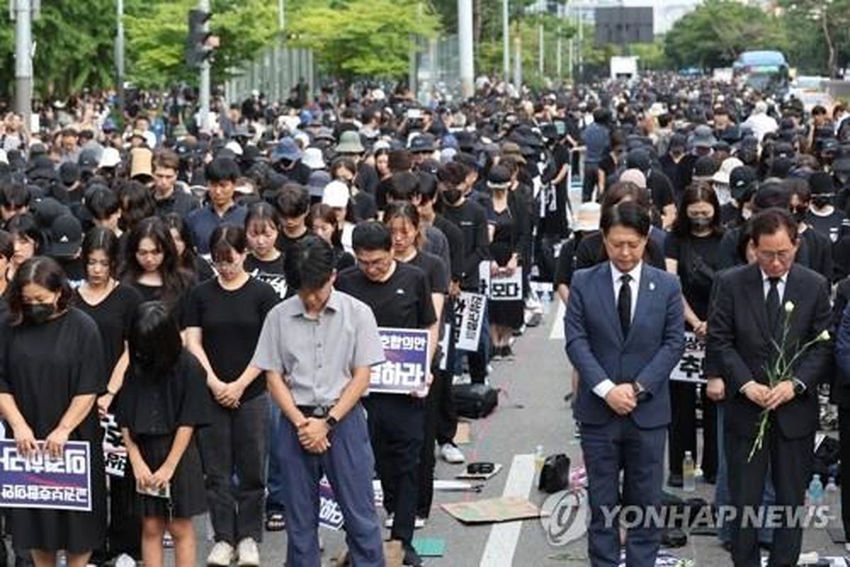 تجمع اعتراضی گسترده برای دفاع از حقوق معلمان و فرهنگیان + عکس 