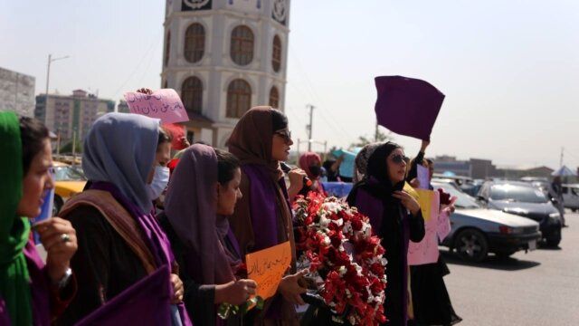 حمله با خشونت طالبان به زنان با اسپری فلفل